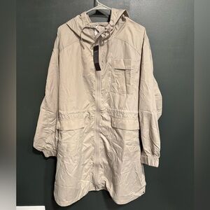 Fabletics Cargo Windbreaker Jacket Light Beige Tan Hooded Raincoat Sz XL NWT